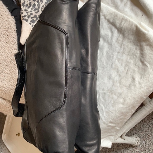 Y2K Black Leather Kiss Clasp Tote - Picture 12 of 12